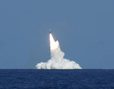«Плохая идея»: Байден выступил против вооружения субмарин ВМС США «маломощными» ядерными боеголовками