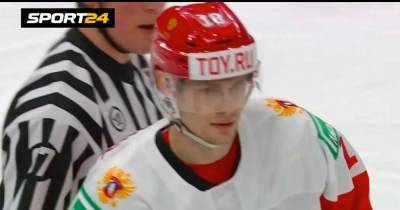 В эфир попала реакция русского хоккеиста на удаление в матче молодежного ЧМ. Спиридонов назвал судью дураком