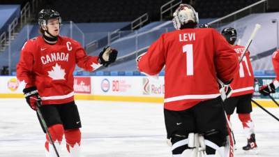 Дилан Козенс - Хоккеисты Канады забили швейцарцам десять шайб на чемпионате мира - vesti.ru - Швейцария - Канада
