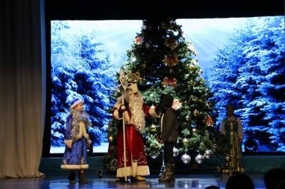 Спектакль "Вовка и сон в новогоднюю ночь" показали в Корсакове