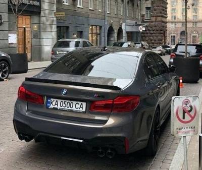 В Киеве заметили роскошный суперседан BMW
