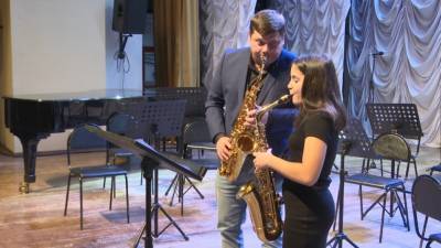 Желание юной астраханской саксофонистки исполнила и.о. министра здравоохранения Ольга Агафонова