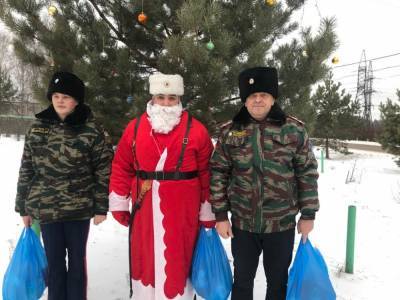 Деды Морозы-казаки вышли на улицы