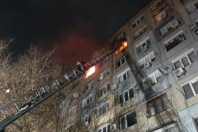 В Кропивницком горели квартиры в многоэтажке: пожарные спасли 28 человек (фото)