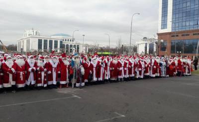 В Ташкенте сегодня пройдет парад Дедов Морозов. Ряд улиц в Учтепинском районе будет перекрыт