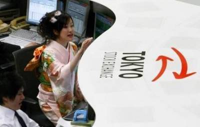 Nikkei закрылся в минусе, но вырос по итогам года