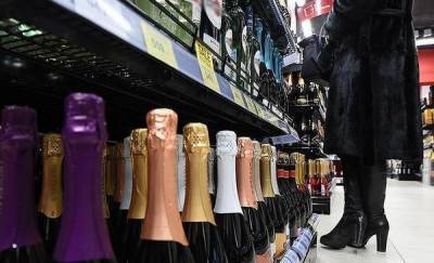В России резко упали объемы продаж шампанского и мандаринов