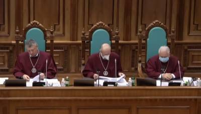 Глава Конституционного суда Тупицкий не намерен выполнять решение Зеленского