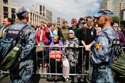 Путин запретил митинги у зданий экстренных служб