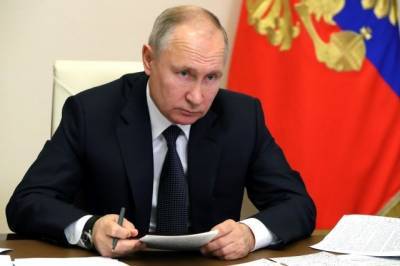 Путин подписал закон, регулирующий деятельность иноагентов в России