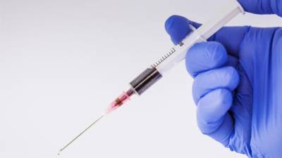 Названы противопоказания для вакцинации от COVID-19 перед праздниками