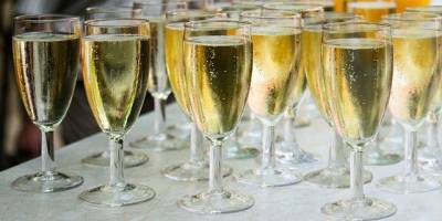 Детское шампанское может спровоцировать алкоголизм, заявили эксперты