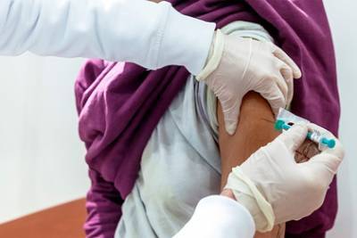Медбрат в США заразился коронавирусом после прививки Pfizer