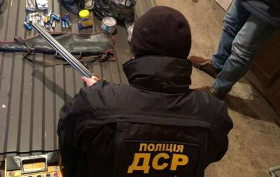 На Ровенщине во время обысков полицейские изъяли янтаря почти на $30 тысяч - lenta.ua - Ровенская обл.