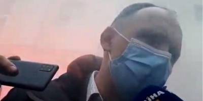 Татаров покинул здание ВАКС в дыму и под крики «ганьба» — видео