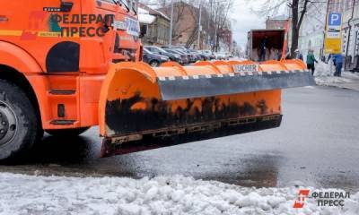 Коммунальщики Екатеринбурга усиленно вывозят снег из города