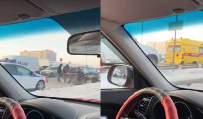 Три автомобиля столкнулись на улице 30 лет Победы в Тюмени