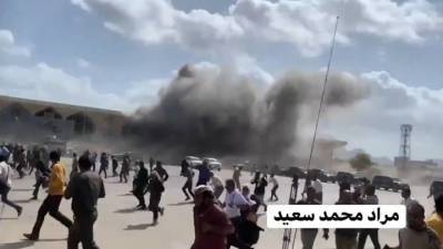 Мощный взрыв прогремел в аэропорту Адена после прибытия йеменских министров
