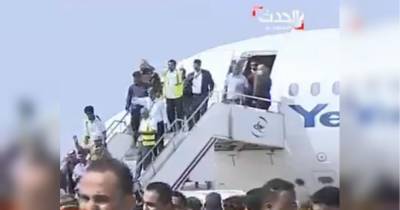 Мощный взрыв произошел в йеменском аэропорту в момент прибытия нового правительства