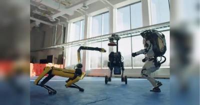 «Танцуют лучше людей»: видео с танцем роботов Boston Dynamics взорвало сеть