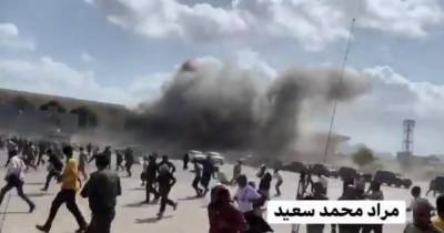 Мощный взрыв прогремел в аэропорту Йемена в момент прибытия правительства (видео)