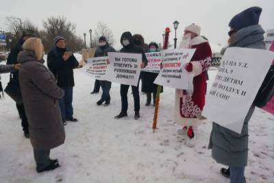В Костроме противники строительства дома на Окружной вышли на пикет