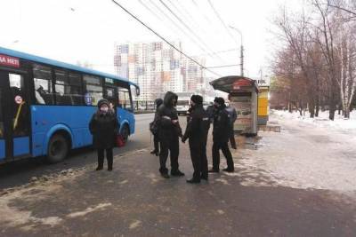 У автовокзала в Рязани проверили соблюдение масочного режима