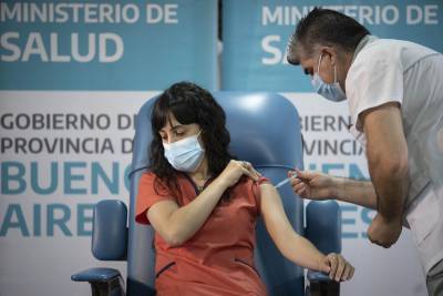"Единственное, что может защитить": как проходит вакцинация "Спутником V" в Аргентине