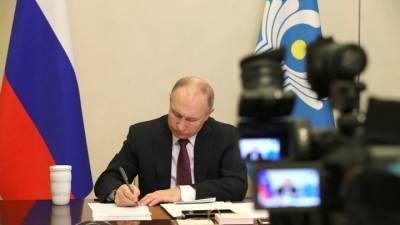 Путин подписал закон о лишении свободы за клевету в Сети