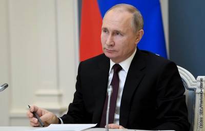 Путин подписал закон о наказании чиновников за оскорбления