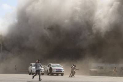 В Йемене при атаке на международный аэропорт погибли около 30 человек
