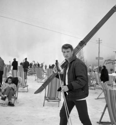 От Алена Делона до Брэда Питта: 19 зимних архивных фотографий знаменитостей