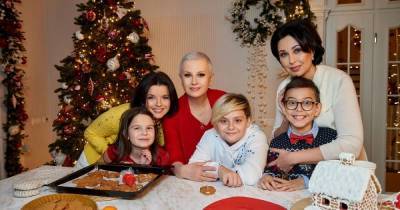 Мазур, Мосейчук и Падалко снялись в новогоднем промо-ролике "1+1" вместе с детьми