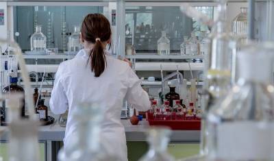 В Роспотребнадзоре заявили о нарушениях в 88 лабораториях, изучающих COVID