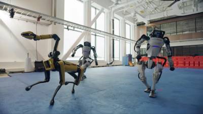 Роботы Boston Dynamics проводили 2020-й зажигательным твистом