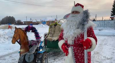 Дед Мороз из Чандрова переделал "сани" и вновь развозит счастье детям