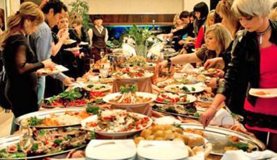 Новогодний стол влетит украинцам в копеечку: сколько придется потратить на "Оливье" и деликатесы в 2021 году