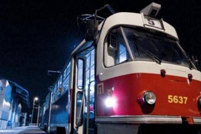 В Киеве продлили работу наземного транспорта в ночь на 1 января: как будут ходить трамваи и троллейбусы