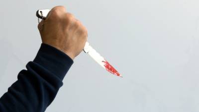 Киевский грабитель порезал мужчину ножом ради часов и 650 гривен