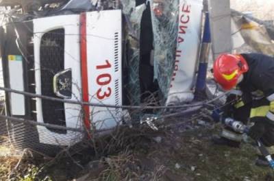 На Ивано-Франковщине произошло ДТП с участием грузовика и «скорой»: есть пострадавшие