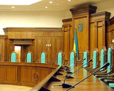 КС Украины объявил указ Зеленского об отстранении своего главы "юридически ничтожным"