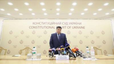 Зеленский отстранил от должности председателя Конституционного суда