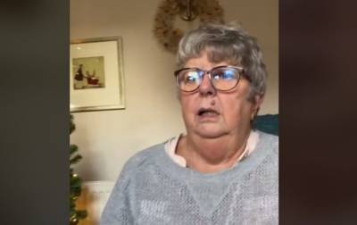 Реакция бабушки на подарок внучки "взорвала" сеть