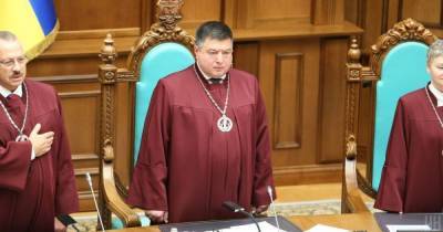 В КСУ отказались отстранить Тупицкого, назвав указ Зеленского "юридически ничтожным"