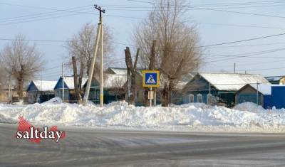 Спустя двое суток после снегопада часть дорог в Соль-Илецке остаётся неочищенной
