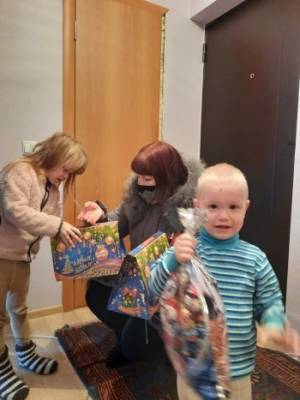 Юных героев из Вологды, Ксюшу Бересневу и ее брата, с Новым годом поздравила детский омбудсмен