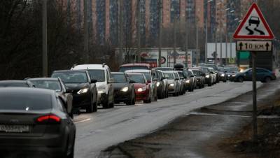 Предновогодняя суета собрала пробки на дорогах Петербурга