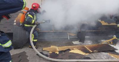 В Ровно горел торговый центр: посетителей экстренно эвакуировали (фото, видео) (6 фото)