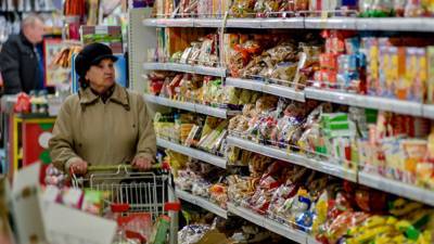 Мантуров оценил запасы продуктов питания в российских магазинах