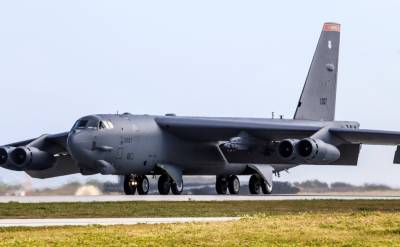 США отправили на Ближний Восток стратегические бомбардировщики B-52